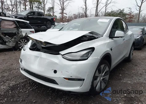 2023 Tesla Model Y Awd/Long Range Dual Motor All-Wheel Drive z USA, uszkodzony, nr VIN 7SAYGDEE6PA124988